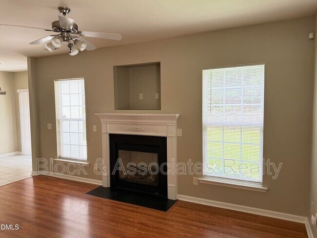 1414 Crimson Creek Dr