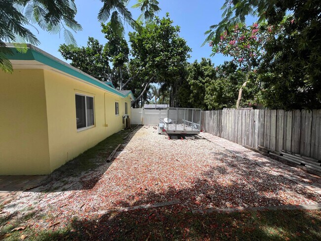 Photo - 620 NE 9th Ave