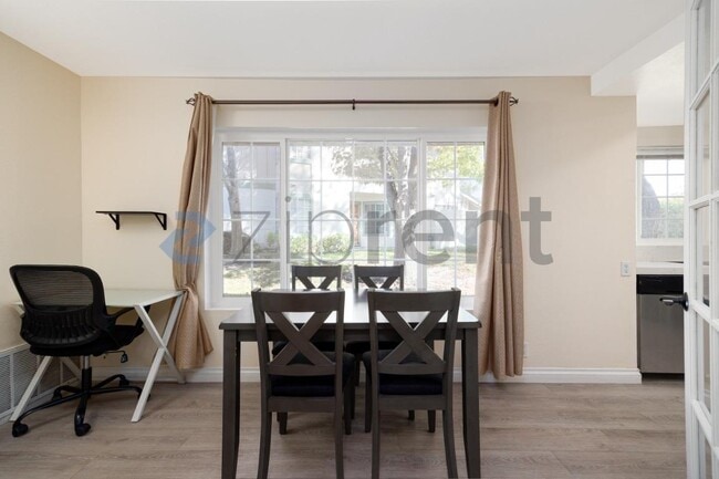 Photo - 2404 Manzana Way