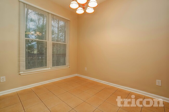 Photo - 605 Kaylins Ct SW