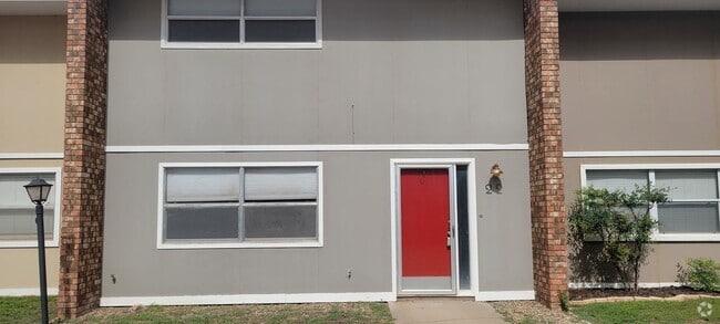 Building Photo - LARGE 2 BEDROOM 3 BATH CONDO IN COLONIAL PARK