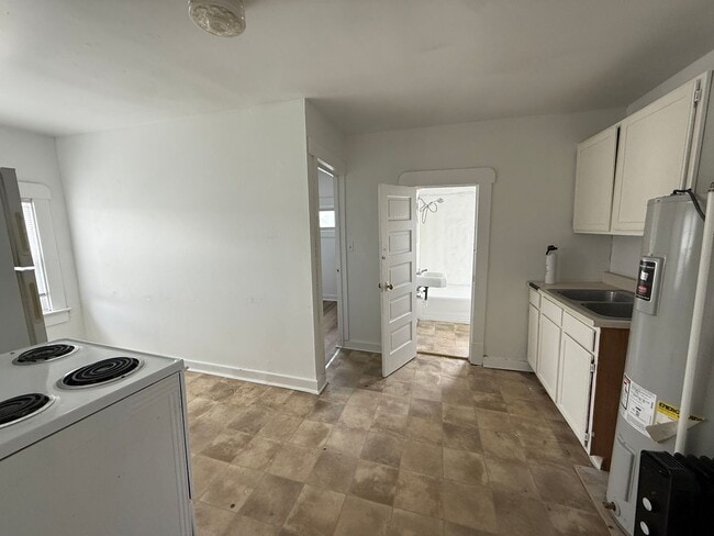 Photo - 2 bedroom, 1 bathroom Apartment! JULY 2026! Unit Apt #09
