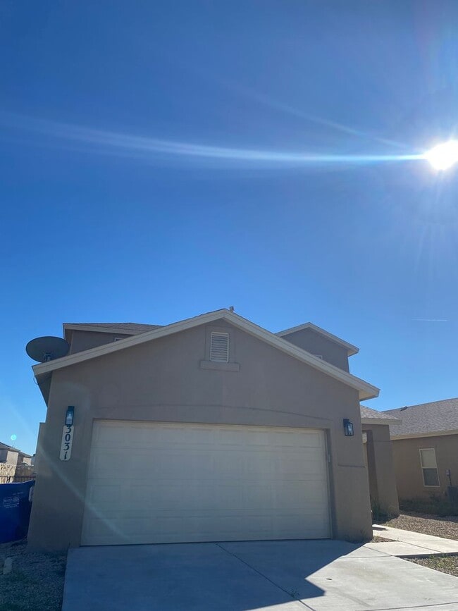 Building Photo - Beautiful 3 Bedroom 2.5 Bathroom House Ava...