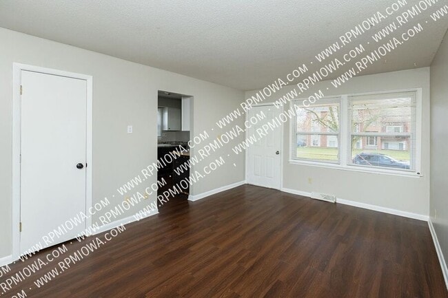 Photo - 312 NE Trilein Dr