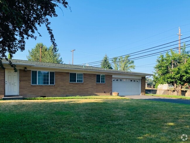 Building Photo - 3 Bedroom, 2 bath house