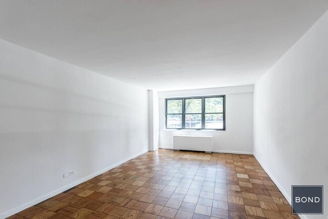 Building Photo - 145 E 16th St Unit 2B Rental