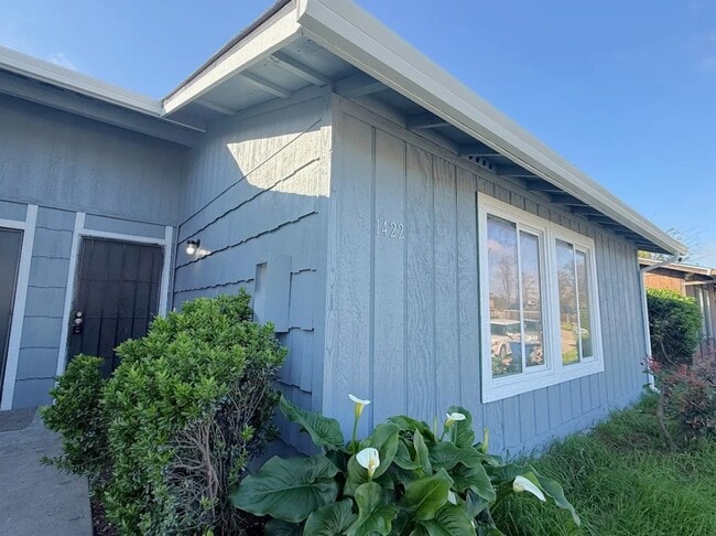 Building Photo - 1422 Lansing St Unit NA