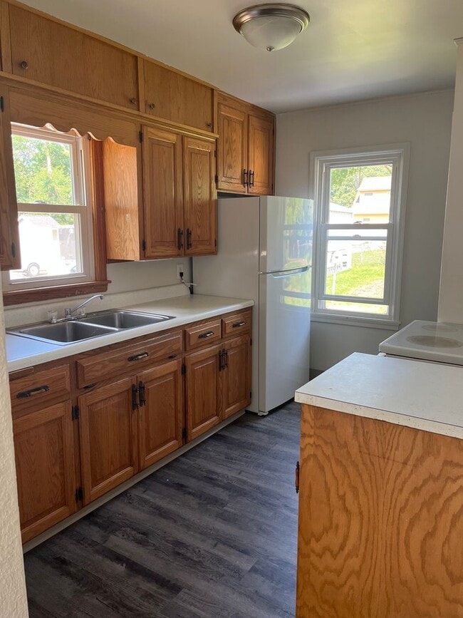 Photo - 3 Bedroom Home for rent in Urbandale, IA Unidad 7003 Madison Ave