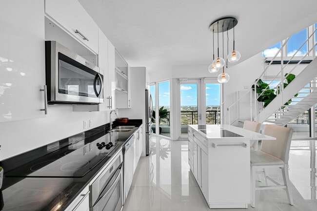 Photo - 60 SW 13th St Unidad 4013