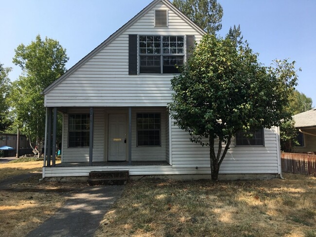 Building Photo - Spacious Campus House ~ 5 bedroom, 2 bath