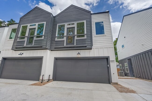 Building Photo - 5105 Mallow St