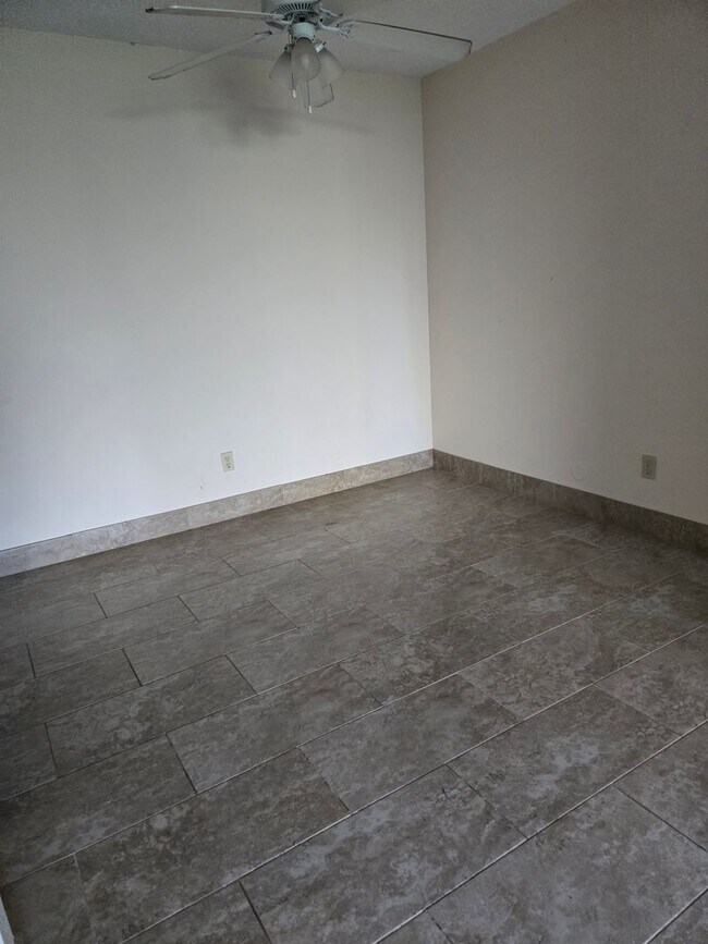 Evergreen Square Apartments
