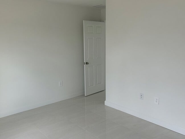 Photo - 2409-2411 Churchill Ave N Unit 2411