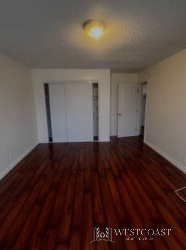 Photo - 1041 W Reeve St Unidad 3