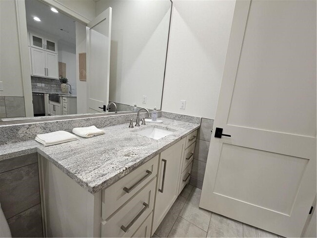 Building Photo - 97 Perth Dr Unit A