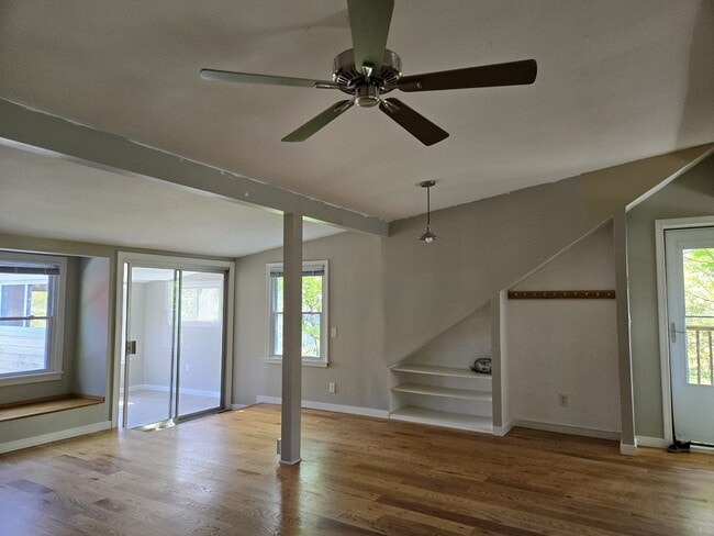 Photo - 190 Short Beach Rd