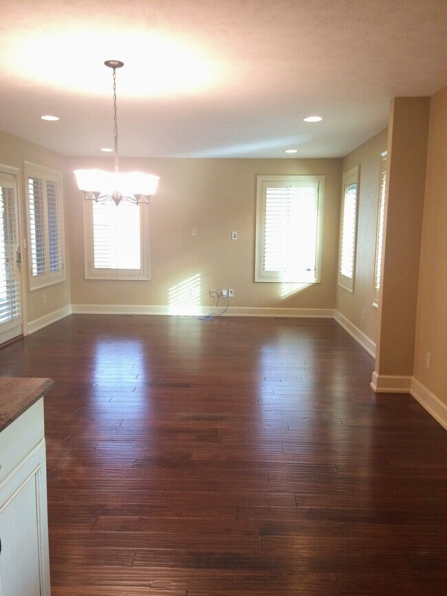 Photo - Executive Rental - Kickapoo Schools - Comi...