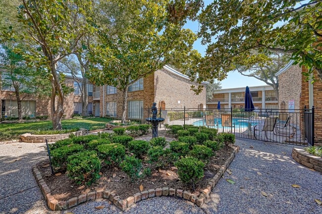 Photo - 2201 Fountain View Dr