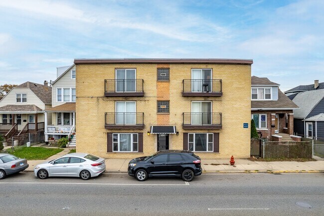Building Photo - 1426 S Cicero Ave Unit 208