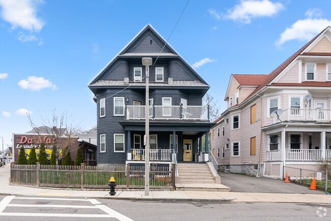 Building Photo - 2 Harlem St Rental
