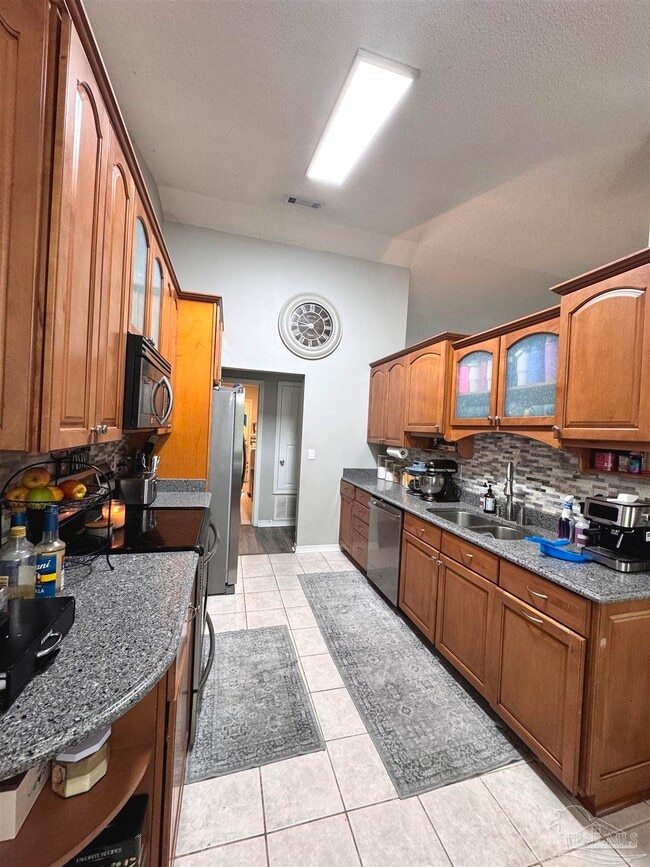 2404 Houston Cir
