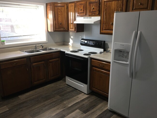 Photo - 729 W 61st St