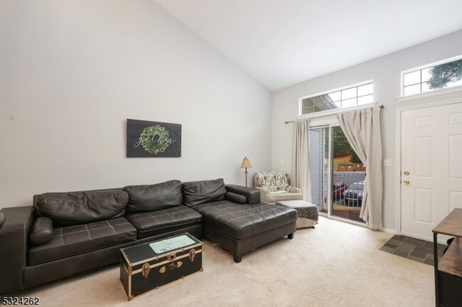 Photo - 28 Spruce Ct