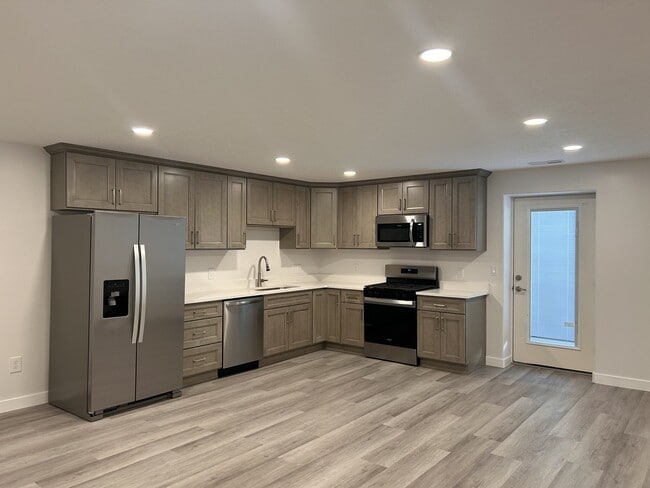 512 West 1300 N