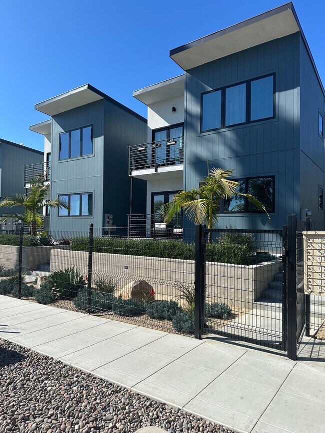 Photo - 2320 F St Unidad 2338