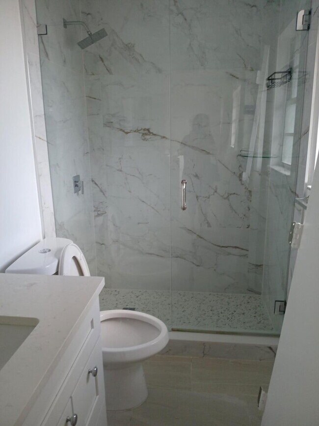 Photo - 441 Cypress Way W