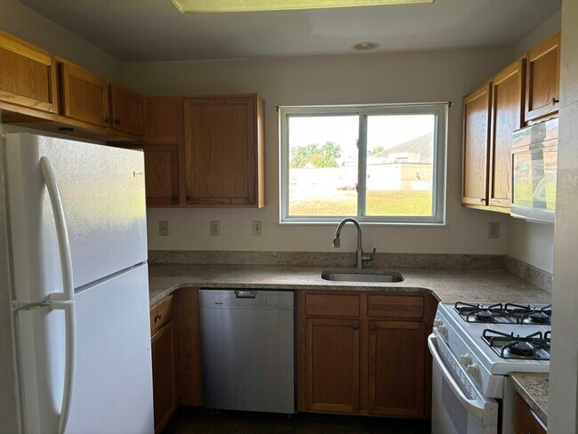 Photo - 108 Glen Combe Cir