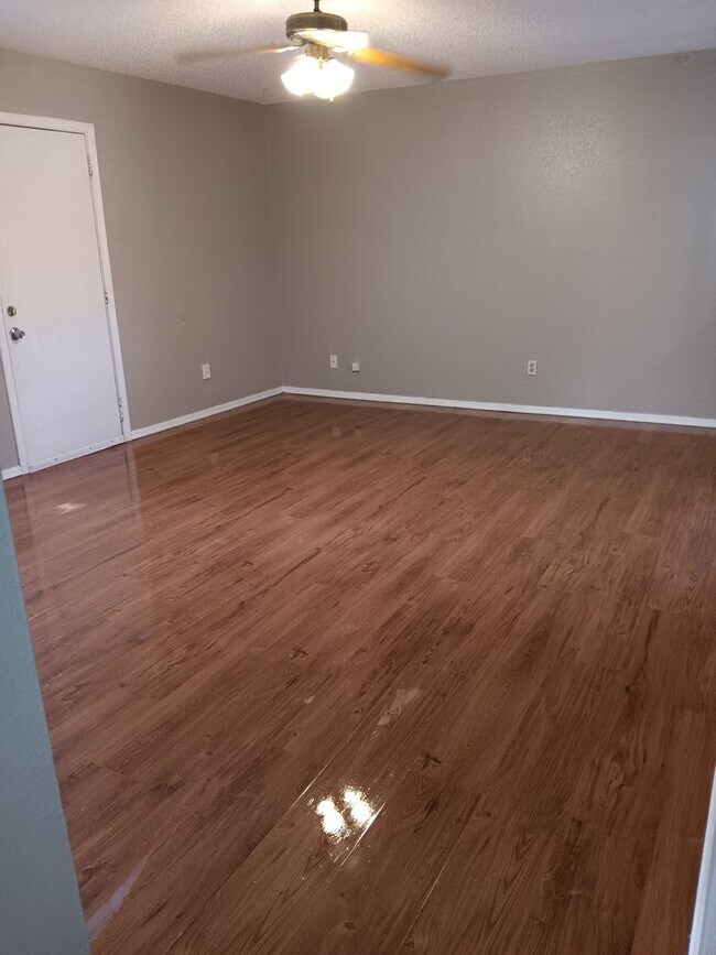 Photo - Spacious 5-Bedroom Home with Fresh Modern Updates in Midwest City