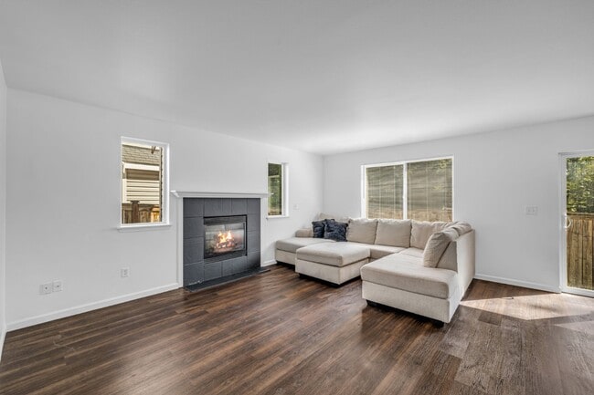 Photo - Spacious 3-Bed, 2.5-Bath Townhome in Prime Puyallup Location