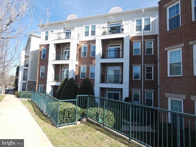 Building Photo - 2465 Army Navy Dr Rental