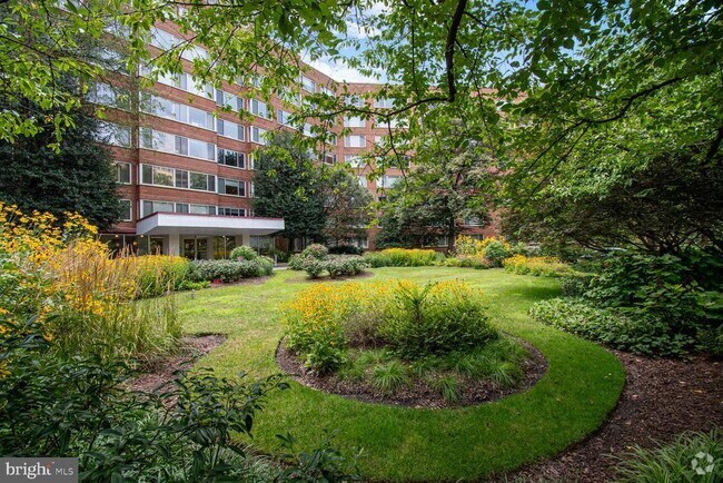 Building Photo - 4000 Tunlaw Rd NW Unit 419 Rental
