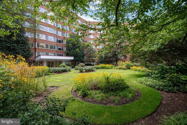 Building Photo - 4000 Tunlaw Rd NW Unit 419 Rental