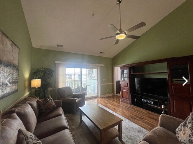 Photo - 4887 Luster Leaf Cir Unit 402