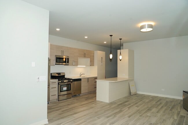 Photo - 6138 S University Ave Unit GDN