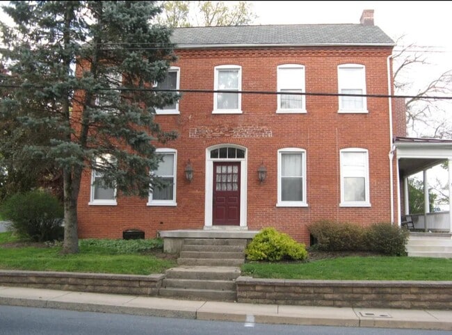 Building Photo - 136 N George St