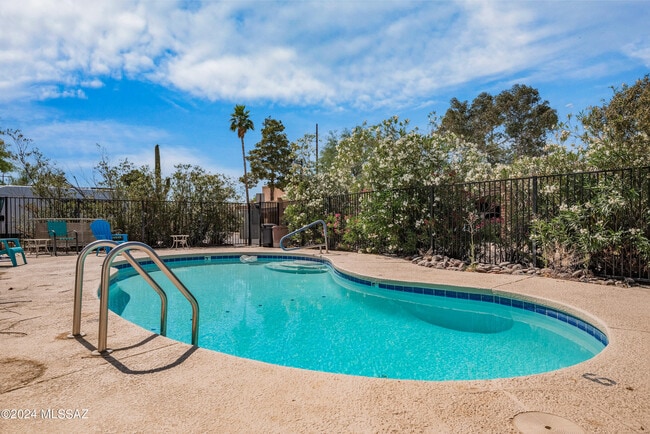 Photo - 1341 E Ellis Dr