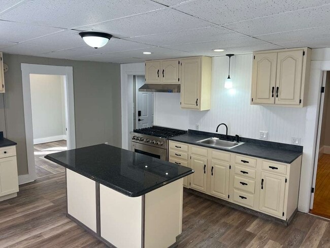 Building Photo - 118 Riddle St Unit #1F