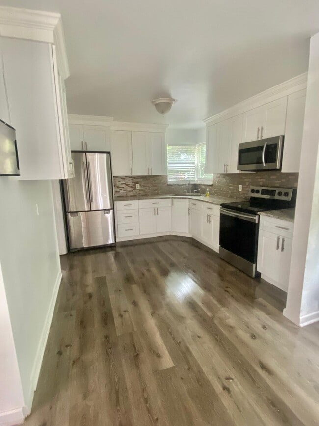 Photo - 2076 7th Ave SW