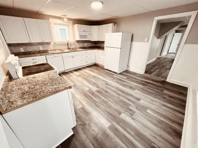 Building Photo - 6 Grove St