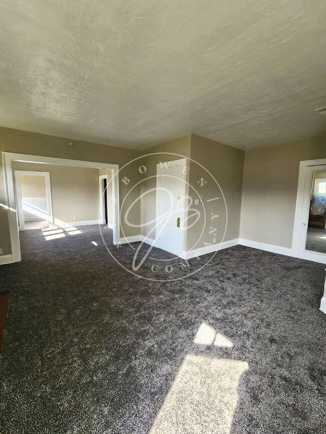 Photo - 2 bedroom Upper unit- over 1200 sq feet! P... Unit 2
