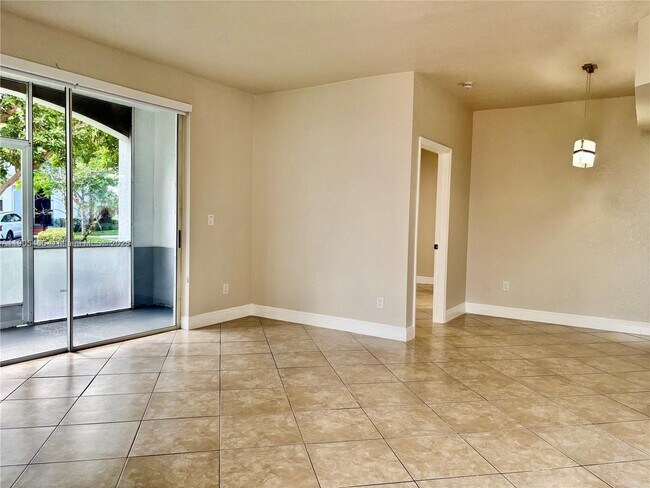 Photo - 741 SW 148th Ave Unidad 701