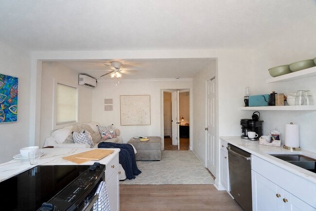 Photo - 618 7th Ave N