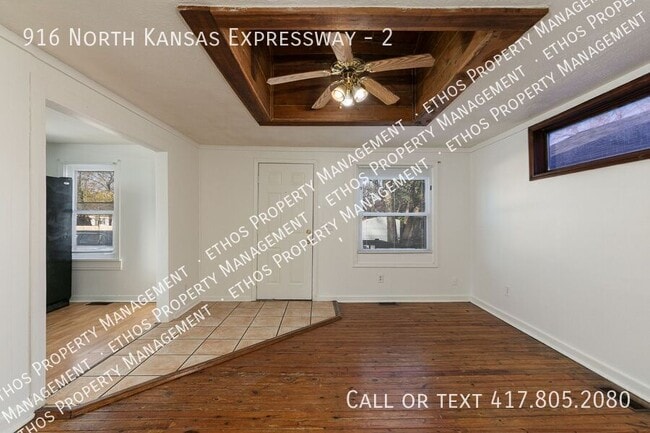 Photo - 916 N Kansas Expy Unit 2