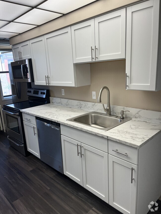 Building Photo - 2400 Fleet St Unit B Rental
