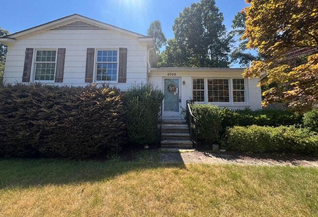 Building Photo - Charming 3BD, 1.5BA Raleigh Home in a Prim...