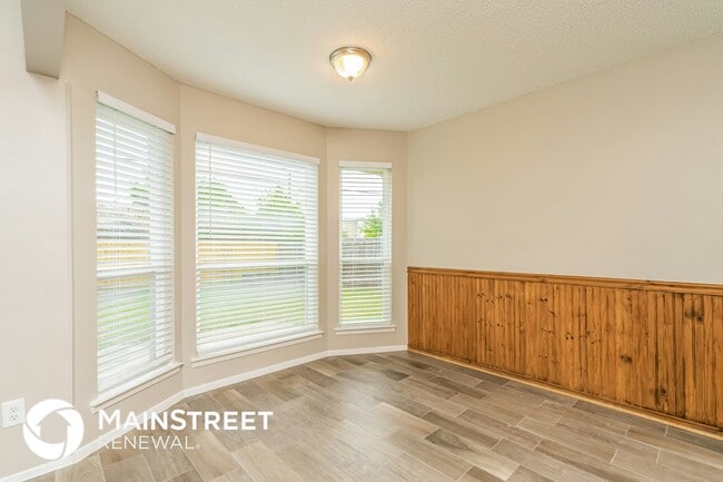 Photo - 724 Kensington Ln